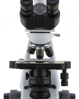 B-293 Microscopio trinoculare 1000x, obiettivi E-PLAN, tavolino belt drive, illuminazione X-LED